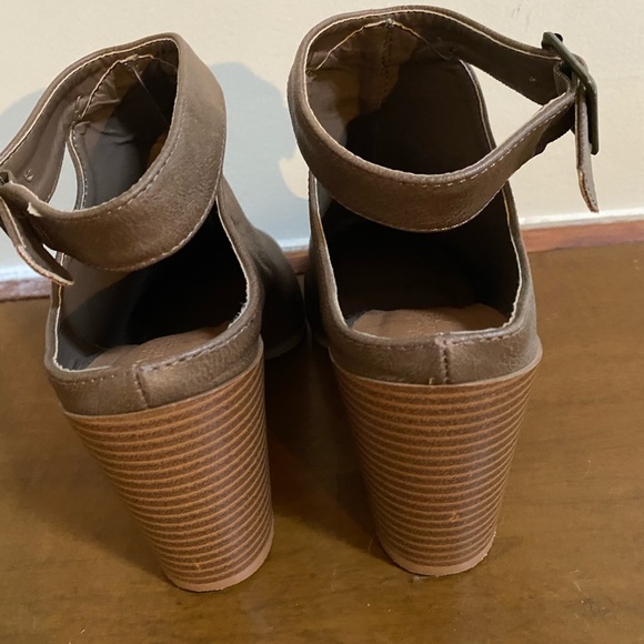 Charlotte Russe Brown Backless Ankle Boots w/ Gold Buckles - Picture 6 of 6